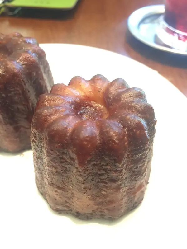 カヌレがおすすめです。