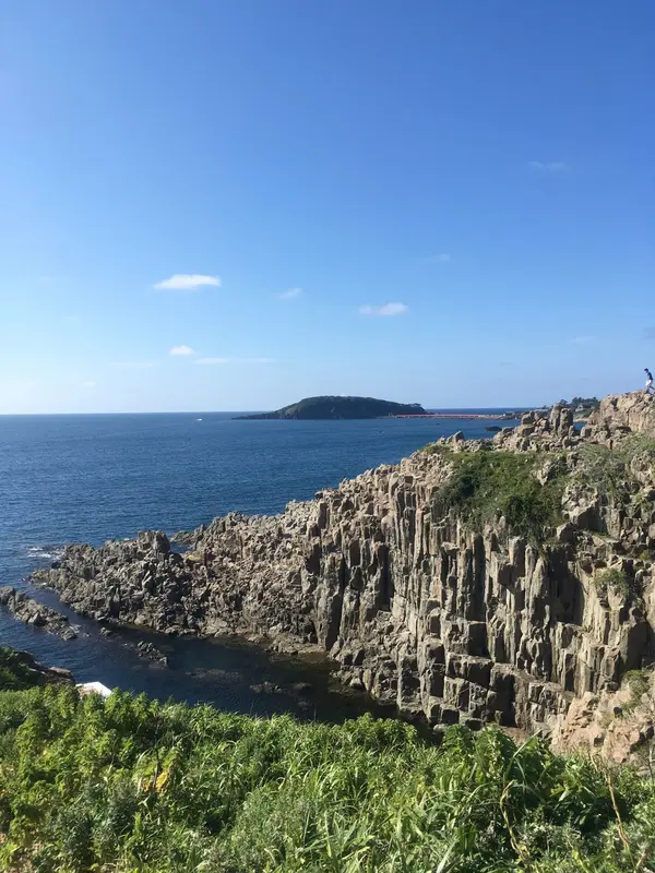 階段を下りた付近から