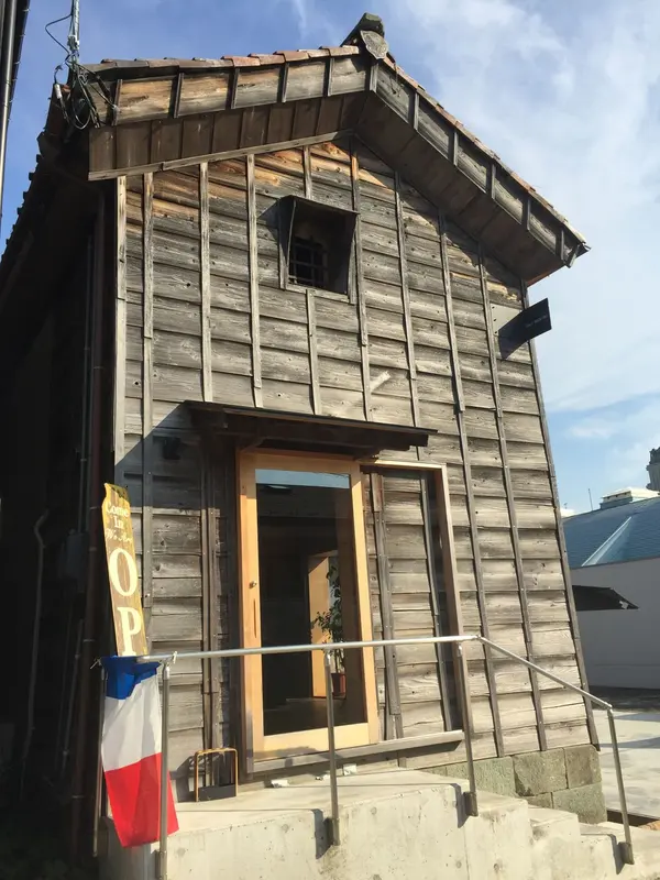 蔵を活用したおしゃれなショップも