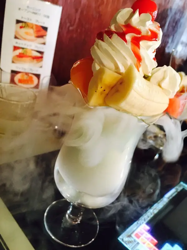 パフェのドライアイスが！🍨👀