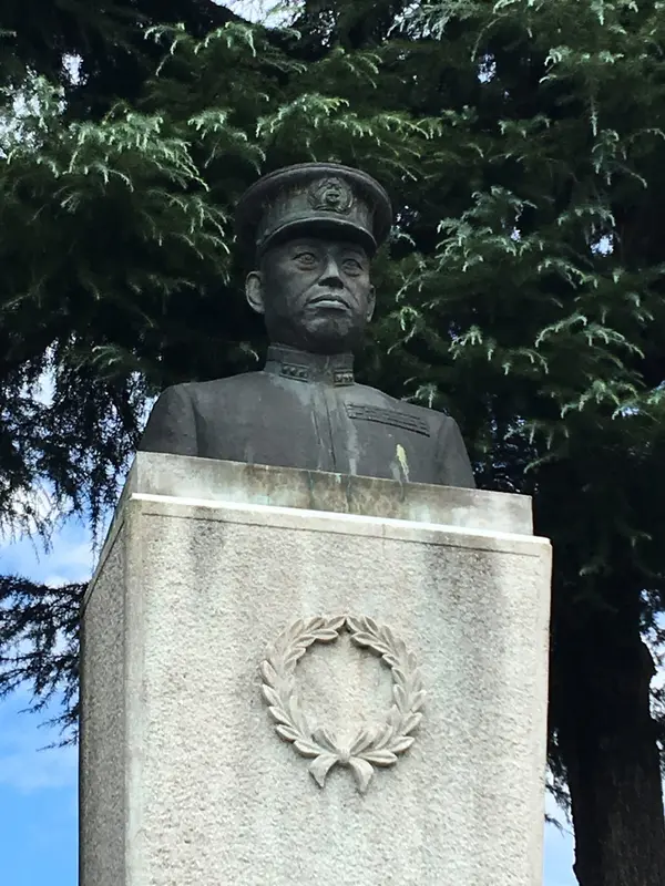山本五十六銅像