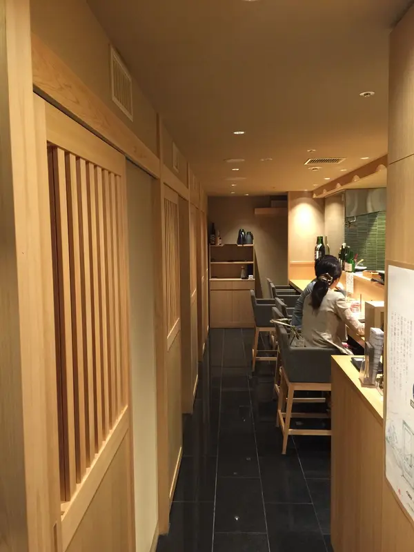 個室とカウンター