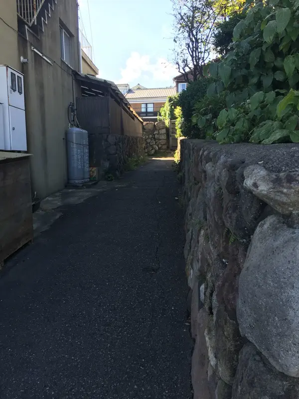 鉄輪豚まん本舗のとなりの路地