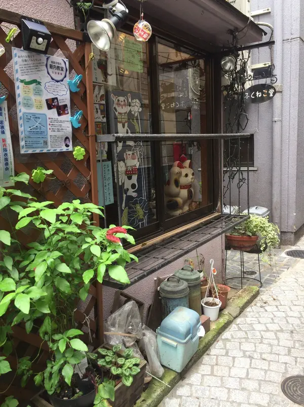 入り口がわかりづらいですが、この手前！