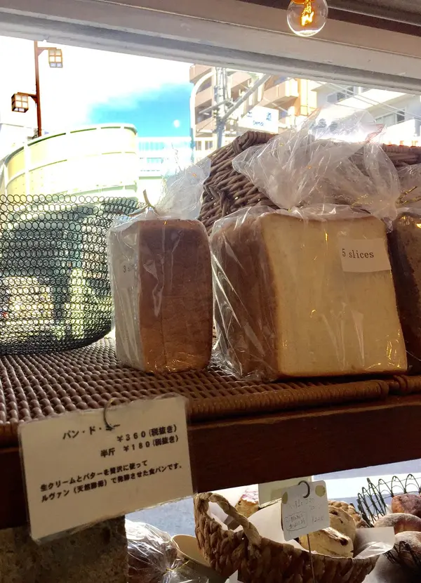 ベーシックな食パンもおすすめ！
