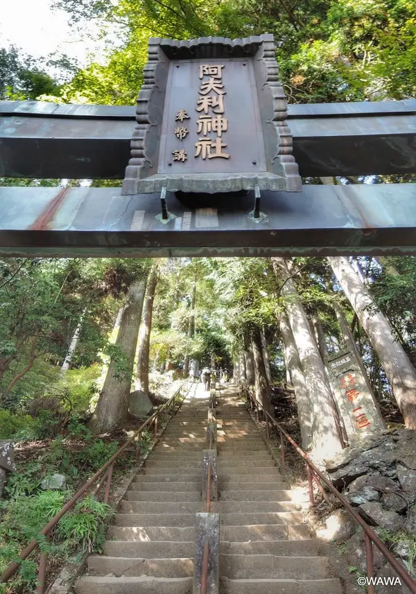 本社への急階段