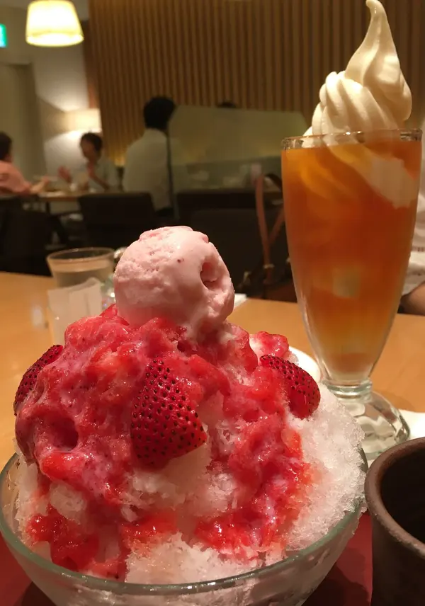 いちごミルクのかき氷 ￥918