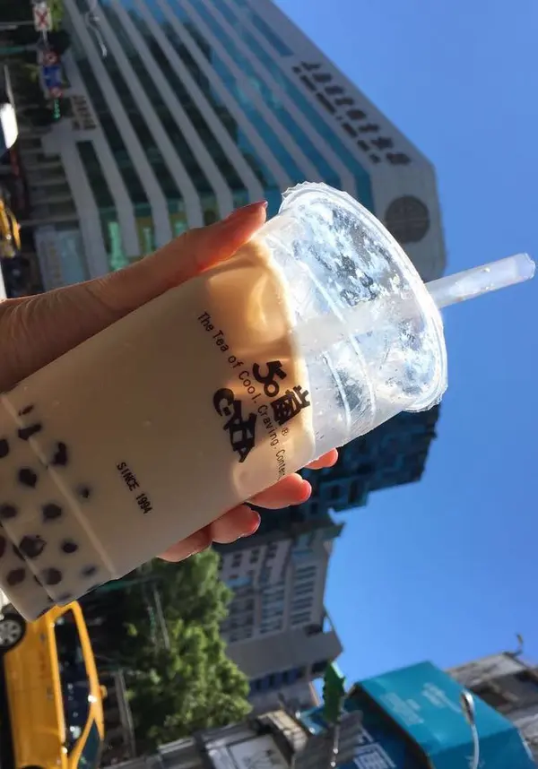 ドリンク片手に街を散策！