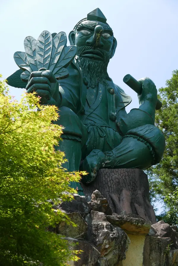 極めつけの巨大天狗様