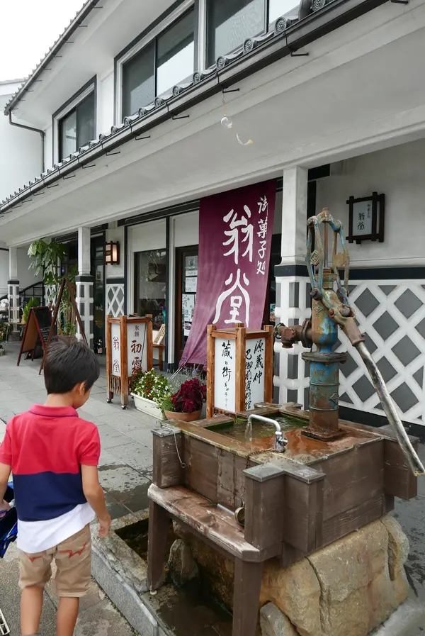 町のあちこちに井戸があります