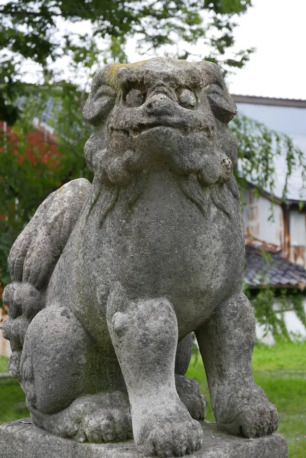 可愛い狛犬がいる神社