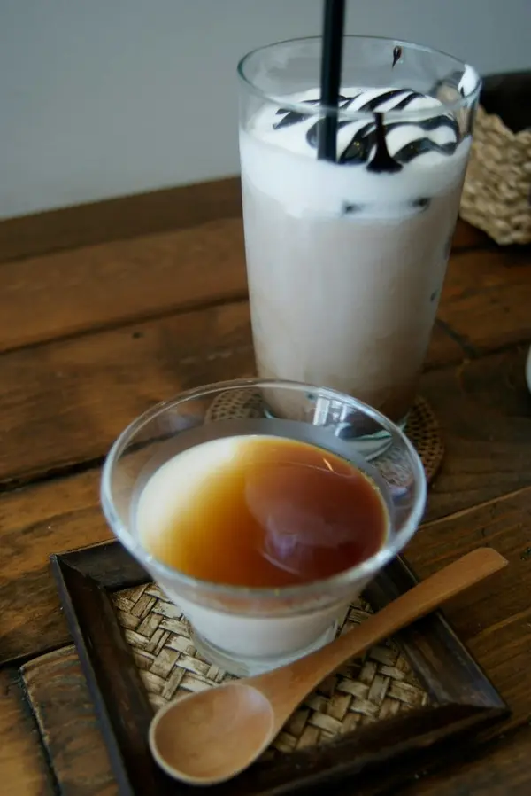 冷たい飲み物とデザート
