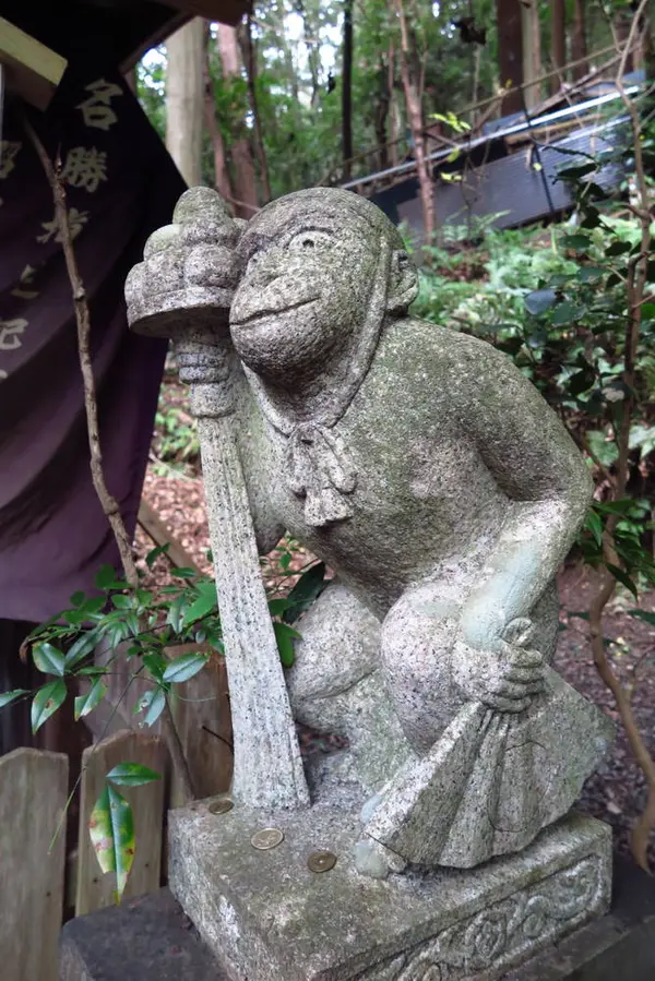 キジと対になっている狛さる