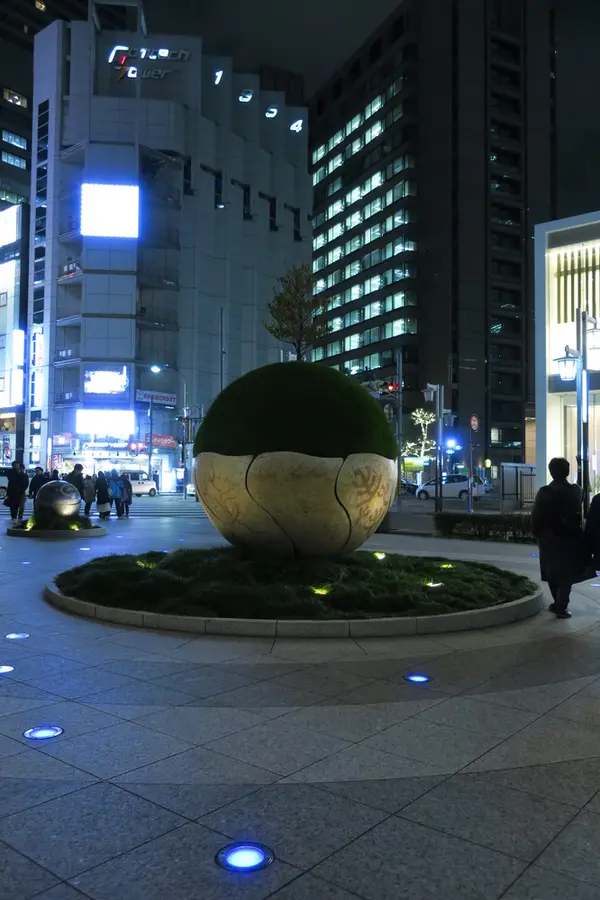 巨大ボールのオブジェ