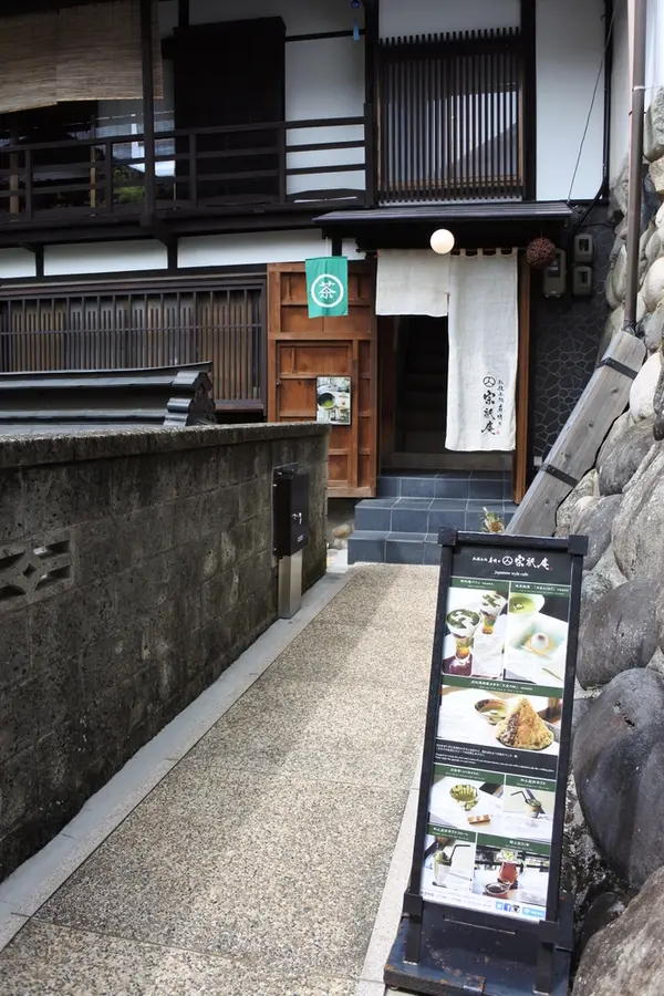 ここから上がってゆきます