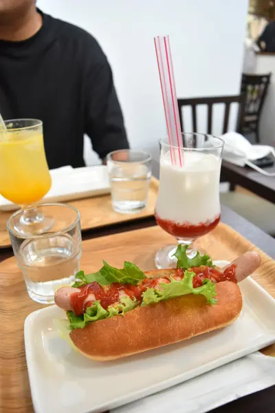 完成したホットドッグがこちら！