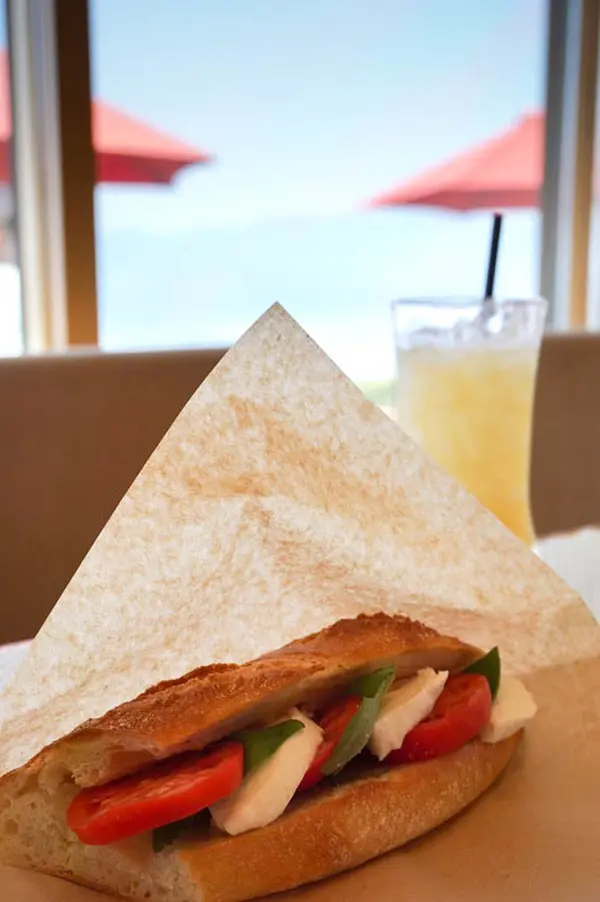 焼きたてパンや西三川りんごジュースも。