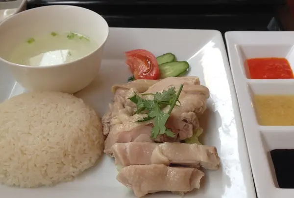 大人も子どもも大好きですね、海南鶏飯。