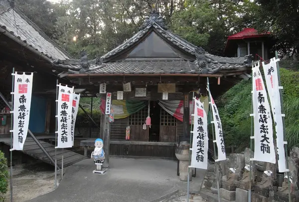 弘法様は上の段右側に