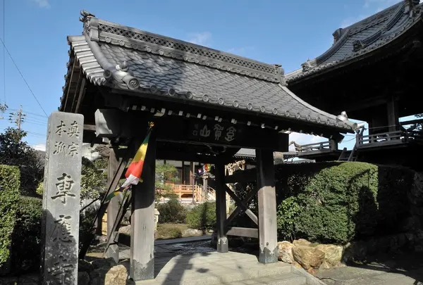 風情たっぷりの山門