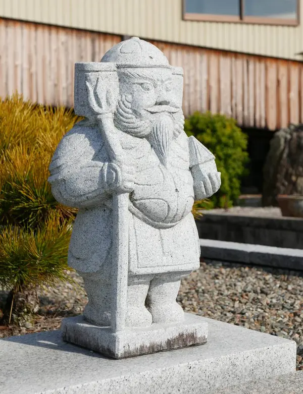 御開帳は本堂内です