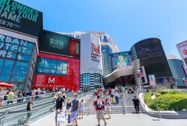 Miracle Mile Shops（ミラクルマイル・ショップス）