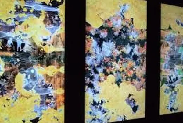 動くアート