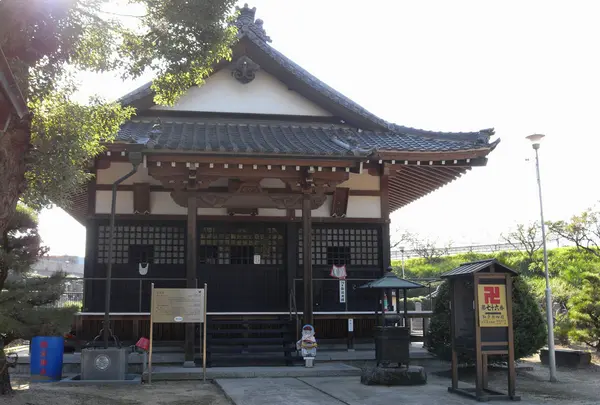 弘法様は本堂へどうぞ