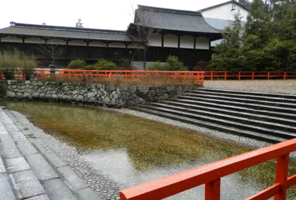 葵祭のヒロイン「斎王代」が禊を行う御手洗池