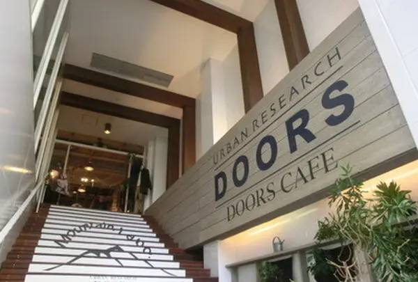DOORS CAFE