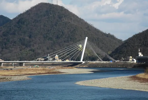 上流には鵜飼い大橋