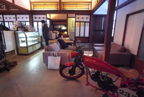 Cafe Name came Ono