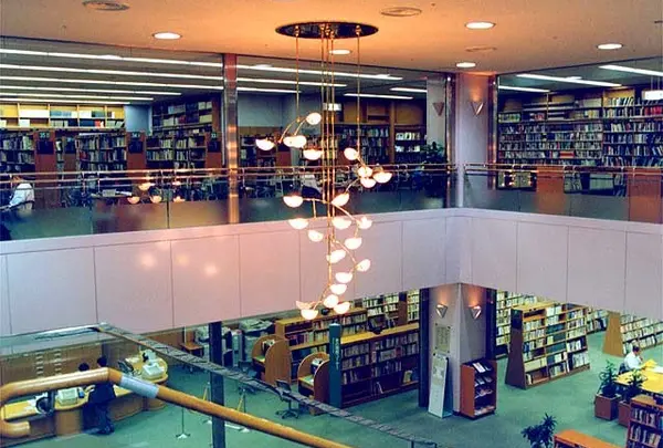 市立中央図書館