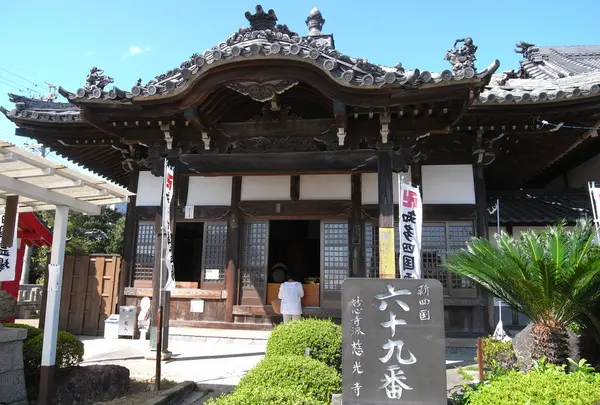 線路のすぐ東側