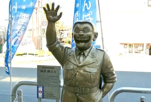 亀有のこち亀像