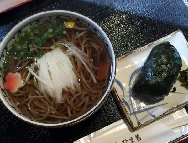 めはり寿司と「もうで蕎麦」