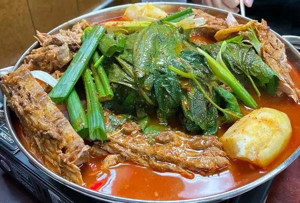 Somunnan Gamjatang (Pork Bone Soup)