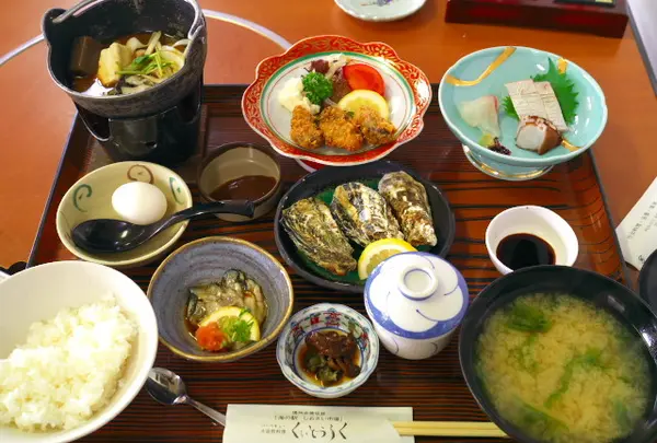牡蠣づくし定食もあります