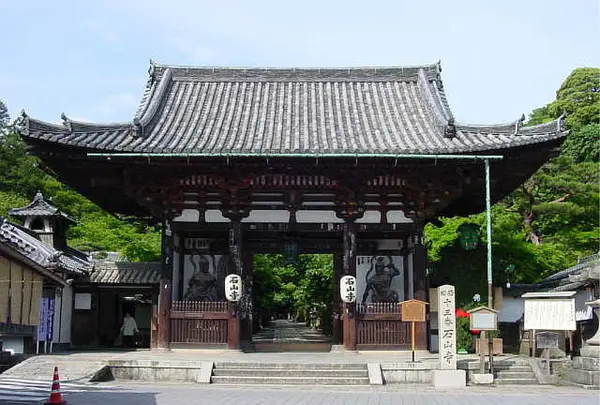 紫式部ゆかりのお寺「石山寺」