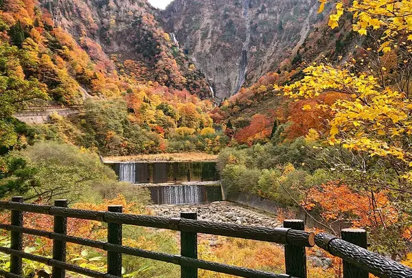称名平休憩所・称名滝展示館