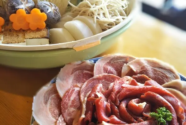 ぼたん鍋や土一七日定食を楽しもう！