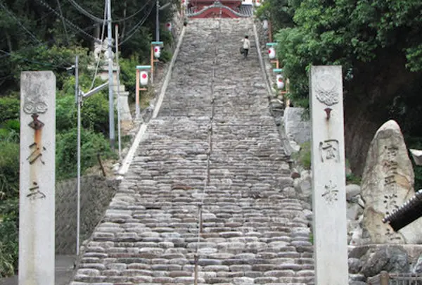 伊佐爾波神社 参道