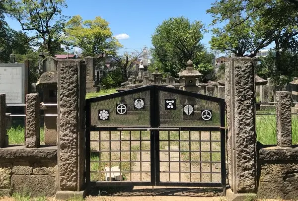 西軍墓地