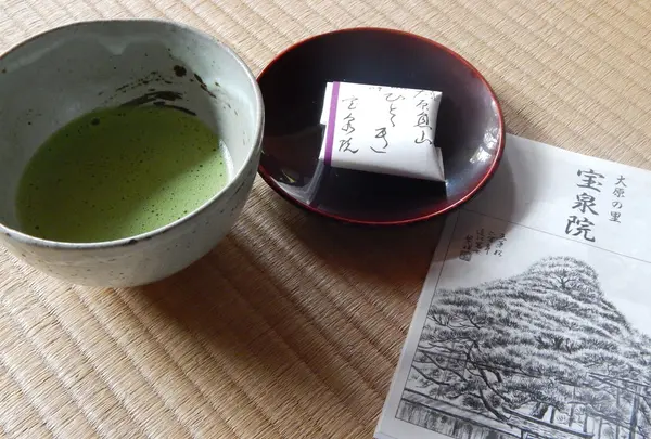 お抹茶＆お菓子がつきます