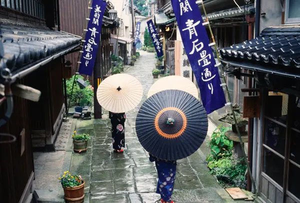 青石畳通り