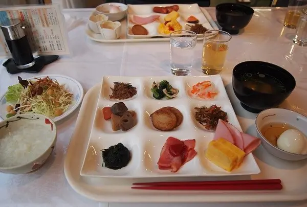 朝食バイキング