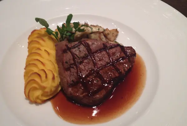 メインはお肉！