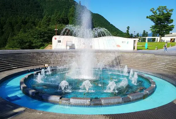 山奥に巨大な噴水！