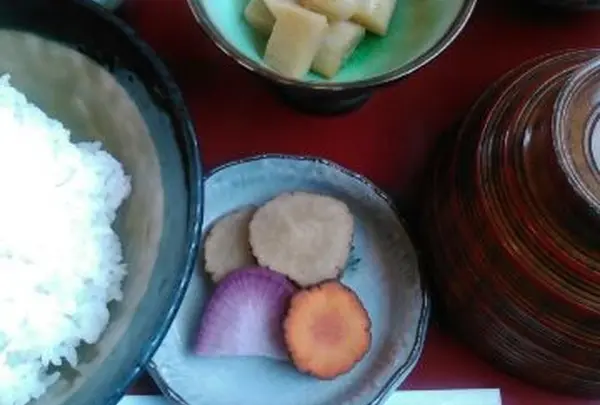 山の味覚がいっぱいのお膳