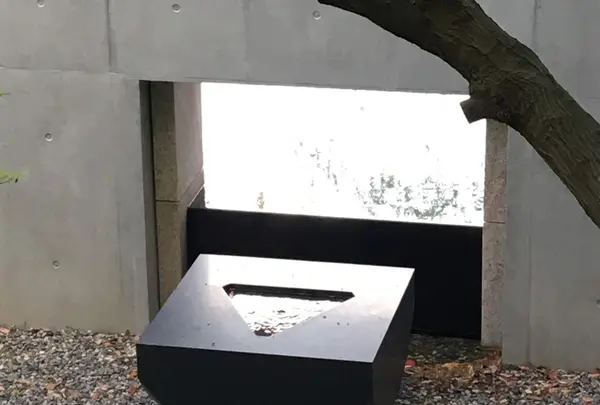 イサムノグチのつくばい